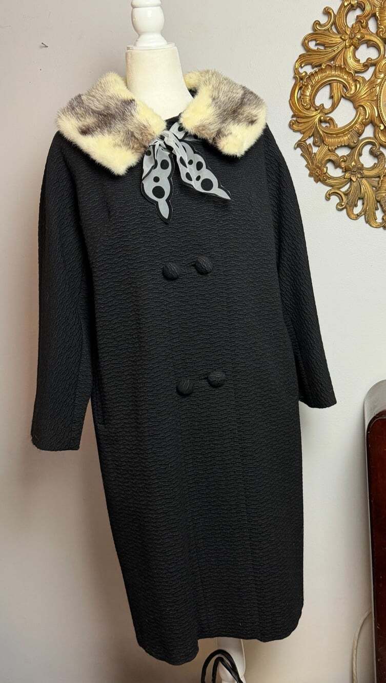 Vintage Women's 50s Forstmann Black Wool Coat Genuine Fur Collar
